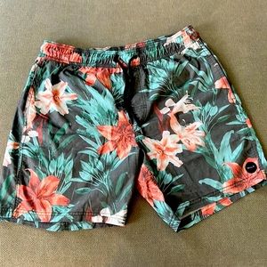 RVCA SWIM TRUNKS floral print straight out of Hawaii